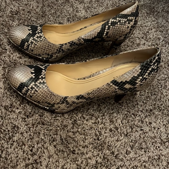 Cole Haan Size 9B snake skin pumps with Nike Air - Picture 2 of 5